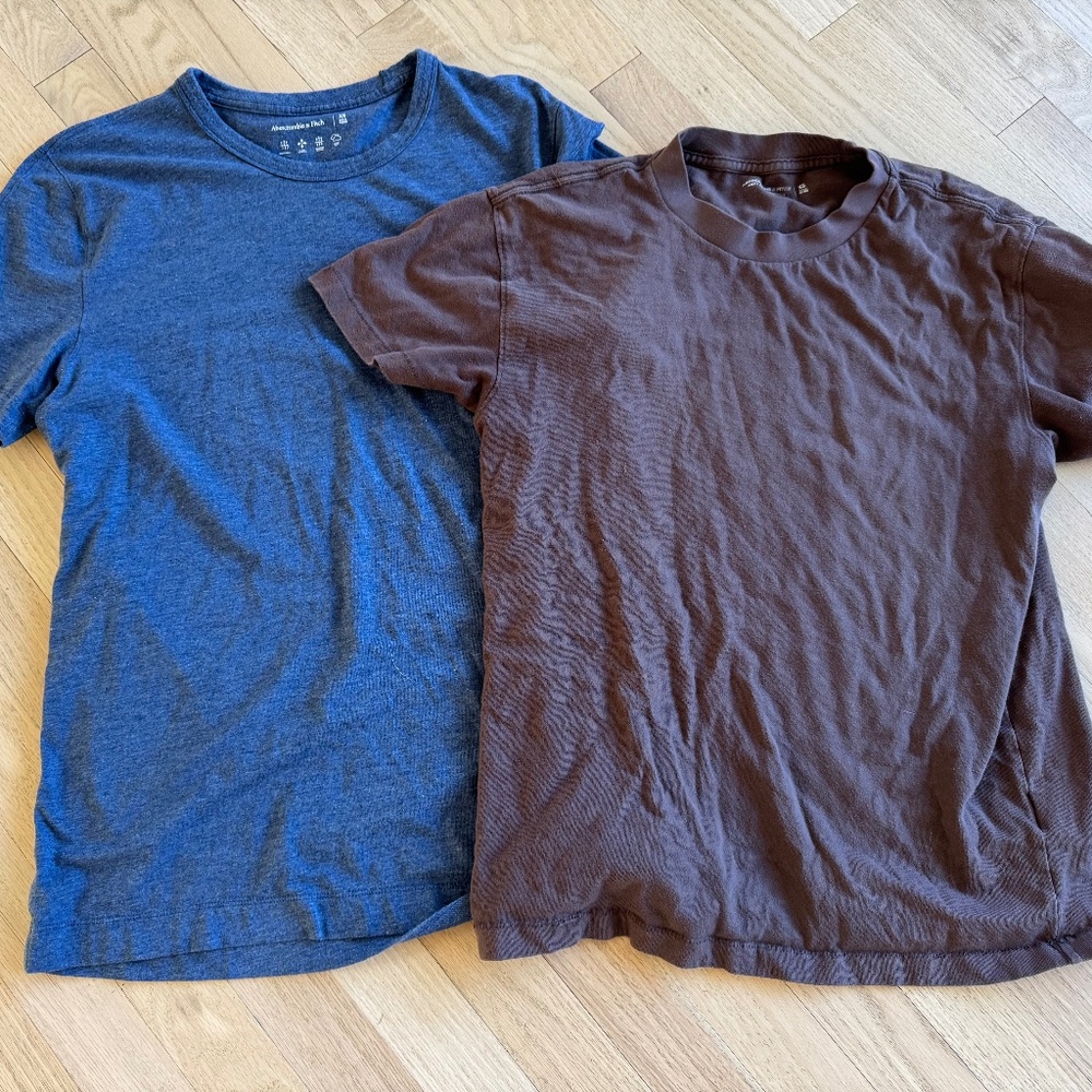 Lot of 2 Abercrombie & Fitch Men's T-Shirt in Navy Blue & Brown XS